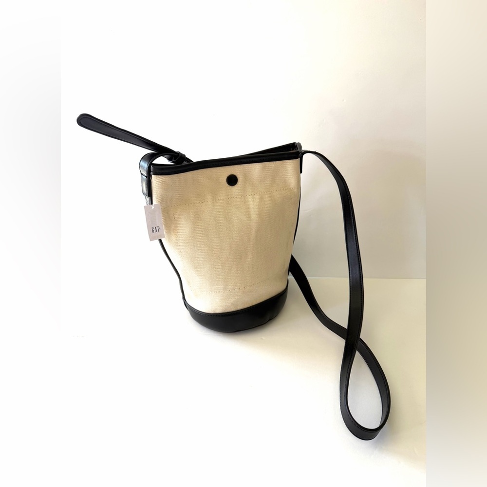 GAP Cream and Black Canvas Bucket Crossbody, NWT
